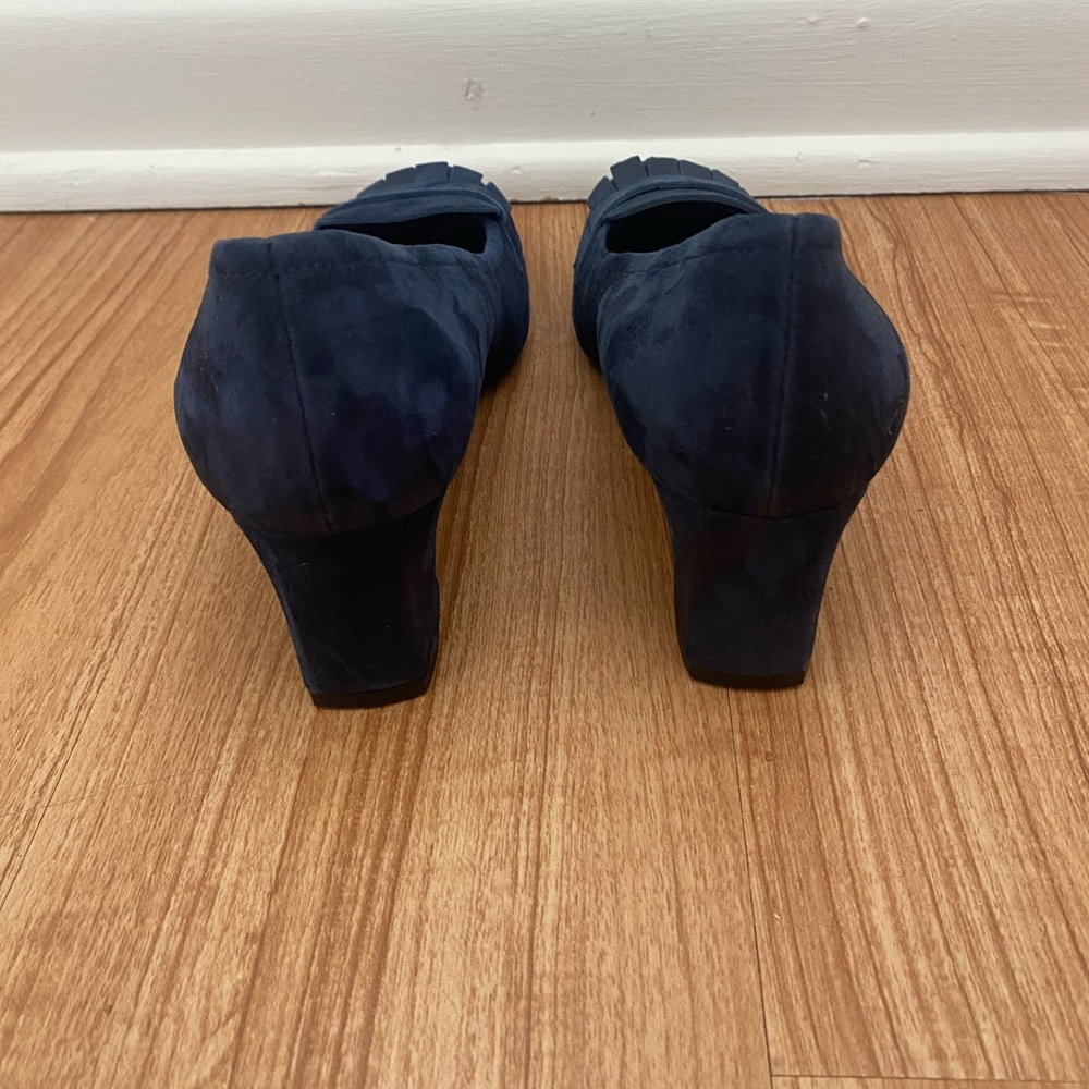 AGL navy suede block heels. - Picture 5 of 6